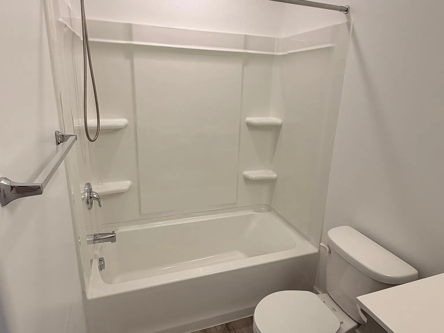 3 bed, 1331 sqft, $2,100 — Photo 4