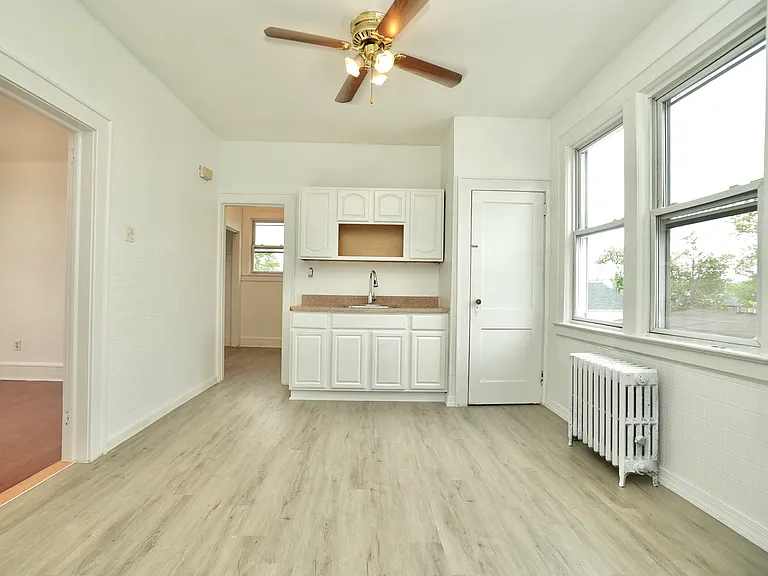 428-430 N 12th St #3 — Photo 7
