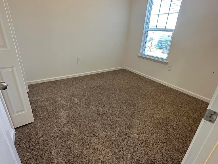 136 Pinebury Ln — Photo 15