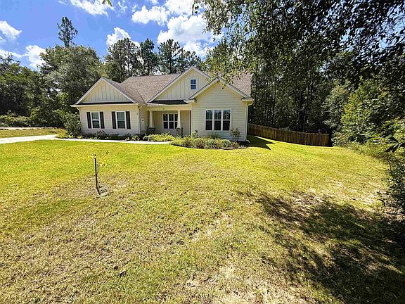 3rd image of 82 Marigold Dr