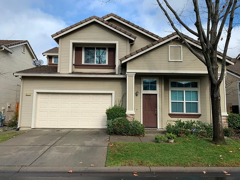 377 Coventry Cir — Photo 2