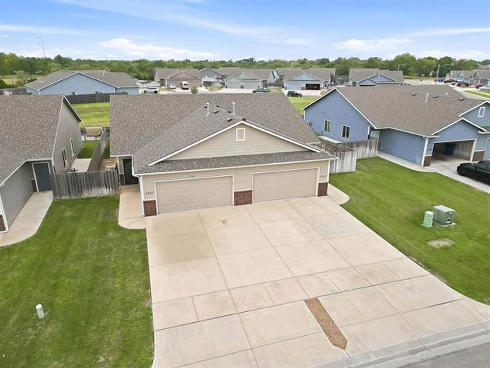 1351 - 1353 N. Azena St.