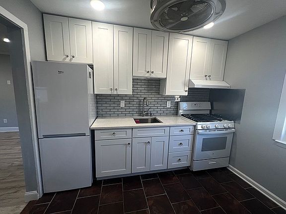 4th image of 725 Joralemon St Unit 24
