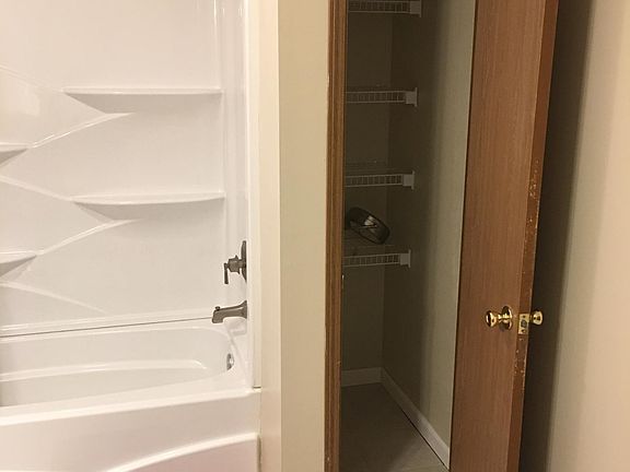 2nd image of 544 N Park Dr