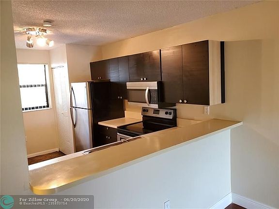 2nd image of 9969 Nob Hill Ln #9969
