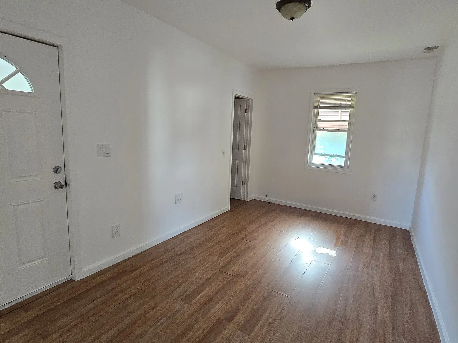 2699 Whalen St — Photo 2