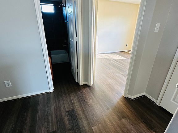 4th image of 1403 Baychester Ln