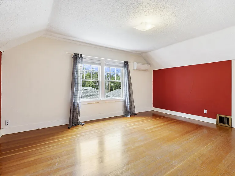2567 NW Raleigh St — Photo 6