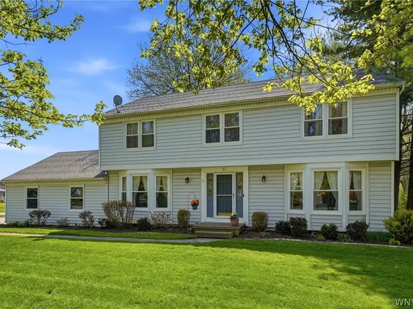 64 Bittersweet Ln, Orchard Park, NY 14127