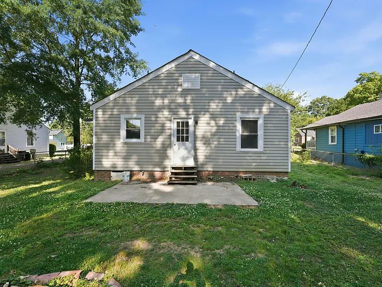 214 Markham St — Photo 17