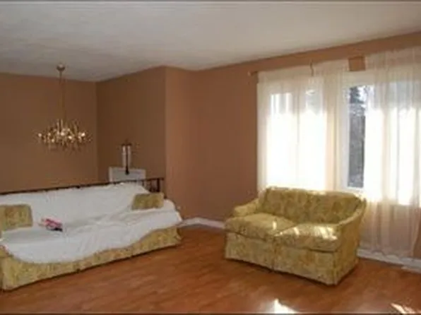 1451 Walnut Ave, Hanover Park, IL 60133