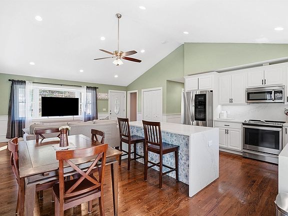3rd image of 249 Ware St