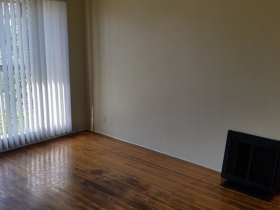 4th image of 4442 N Lakewood Blvd APT H