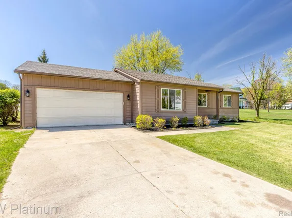 3079 Beach Rd, Port Huron, MI 48060