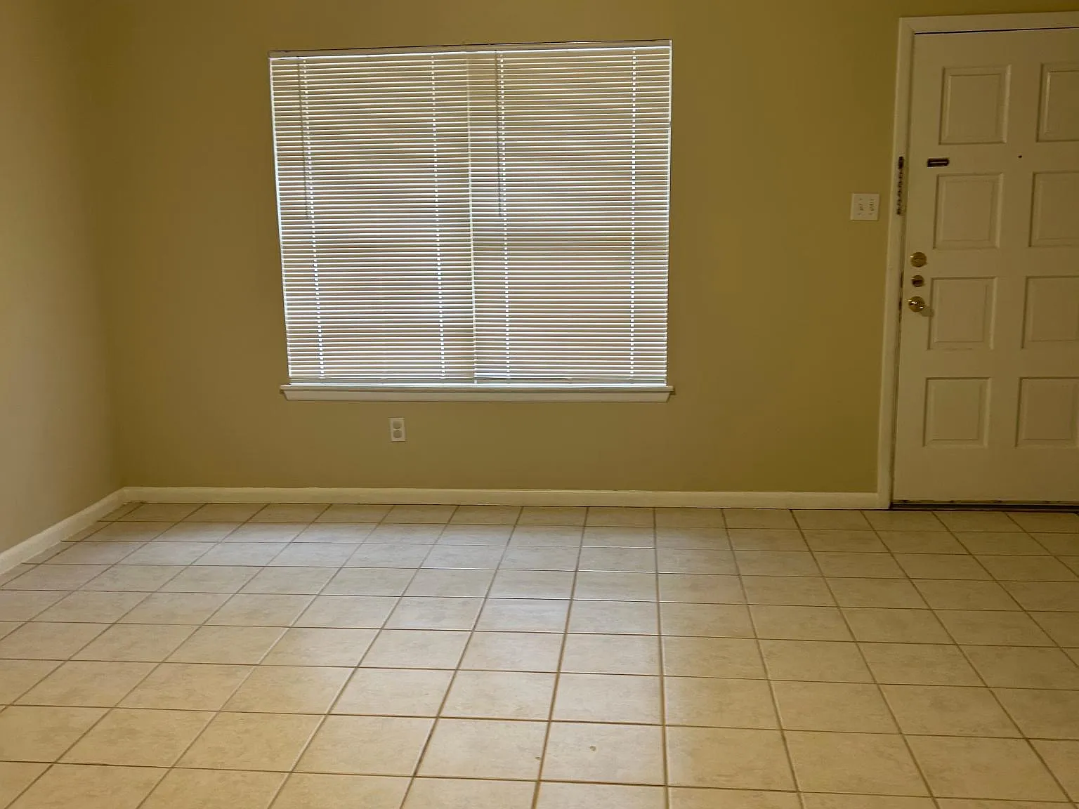 3 bed, 1200 sqft, $1,600 — Photo 2