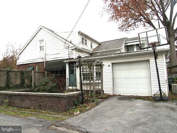 4th image of 305 Montrose St