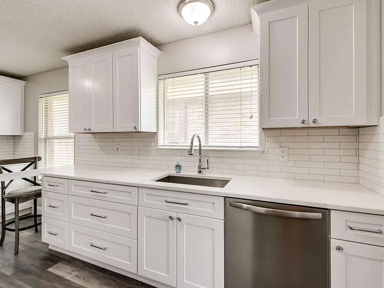 10717 Pineview Ln — Photo 12