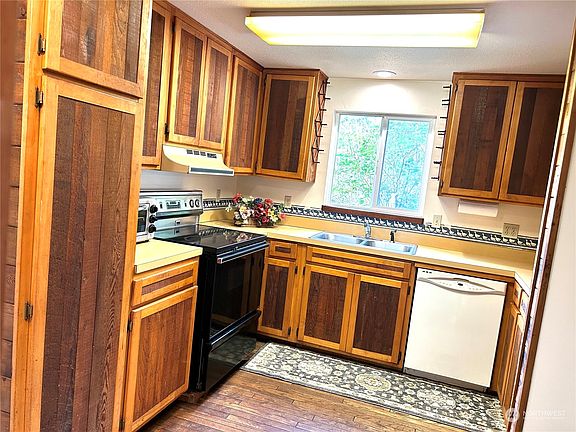 4th image of 556 Makah Avenue SE