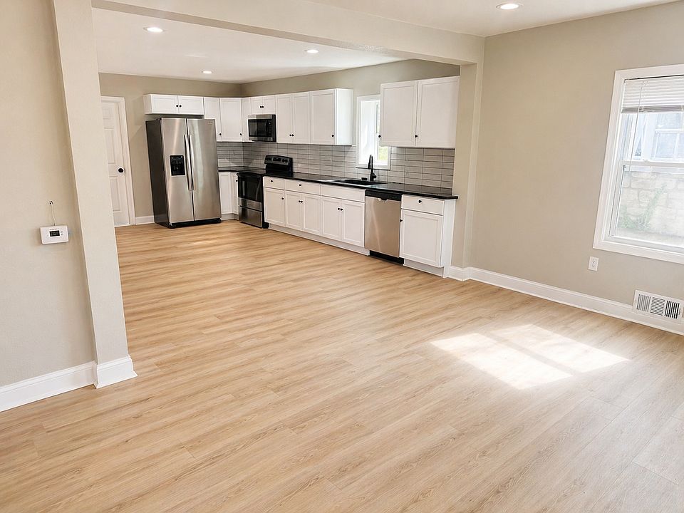1st image of 1524 E 51st St