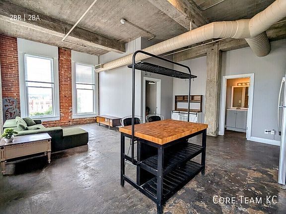 4th image of 500 Delaware St #305