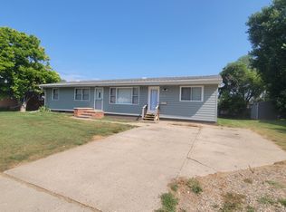 926 Lincoln St, Vermillion, SD 57069
