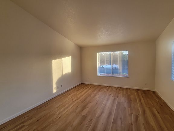 4th image of 2063 Galway Dr
