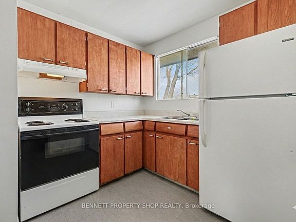 4th image of 1112 Cobden Rd