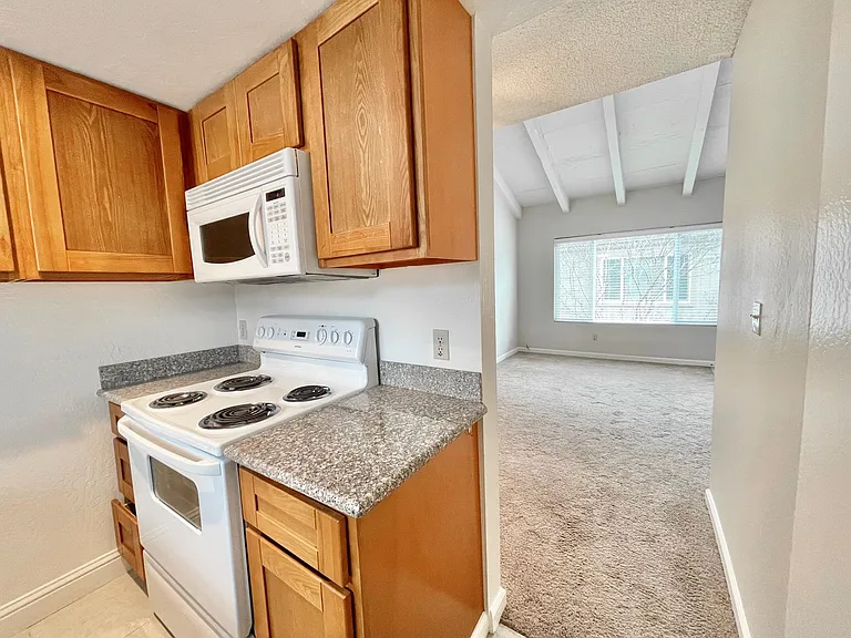 2206 V St #12 — Photo 4