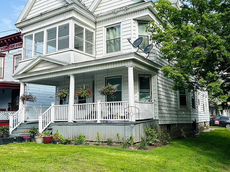 205 Delaware Ave — Photo 2