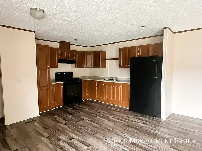 151 Maple Wood #151 — Photo 4