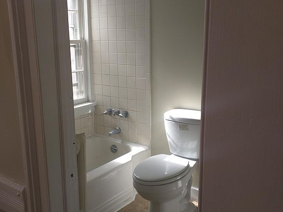 5th image of 792 Farmington Ave #2