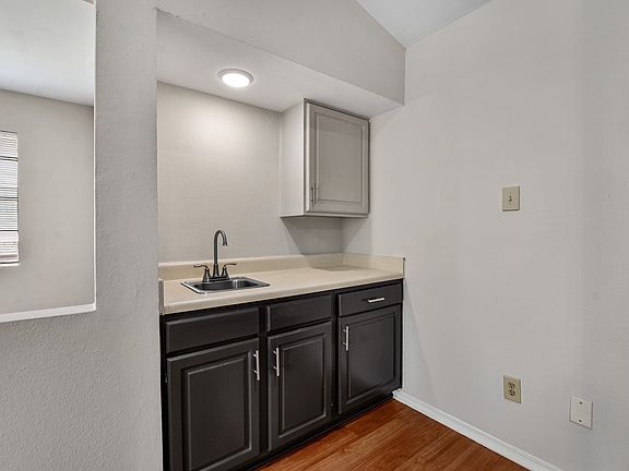 5th image of 801 Harvest Glen Dr