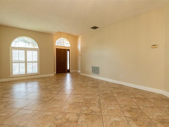5th image of 644 Regina Ln