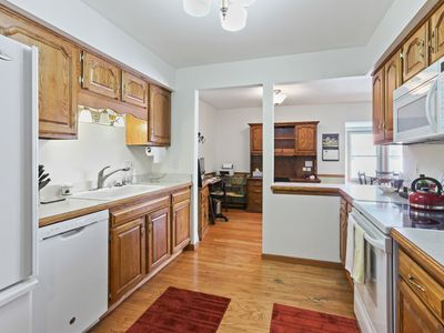350 County Road B UNIT 7, Fontana, WI, 53125