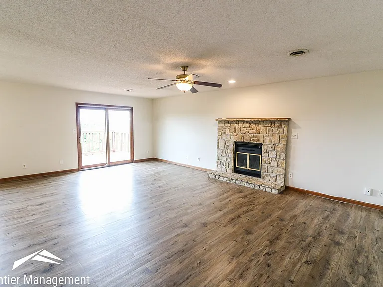 1923 Crescent Dr #1 — Photo 3