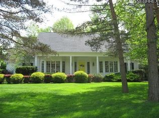 17 Pinewood Ln, Hudson, OH 44236