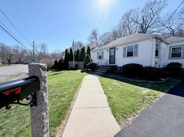 17 Birchcroft Rd, Braintree, MA 02184