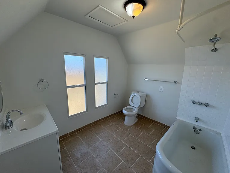 1031 W 91st St #B — Photo 10