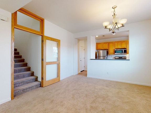 3rd image of 645 Betten St