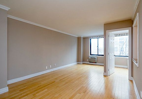 5th image of 784 Columbus Ave APT 1T