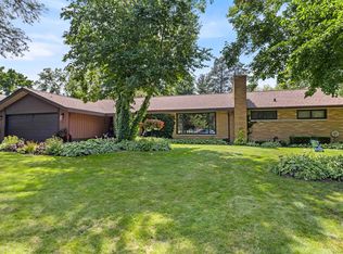 2028 Hawthorne Dr, Rockford, IL 61107