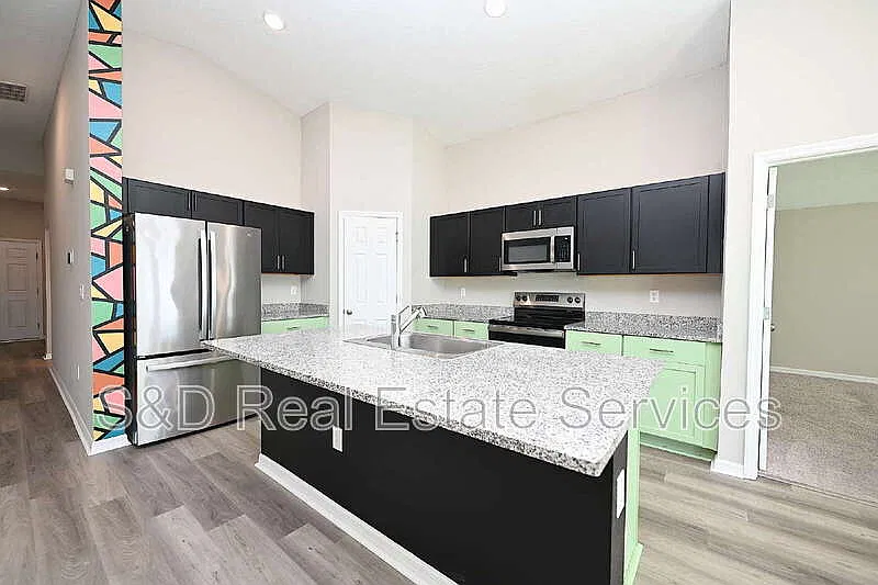 4 bed, 2.0 bath, 1850 sqft, $2,495 — Photo 4