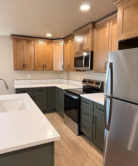 140 Hansen St E #3 — Photo 1