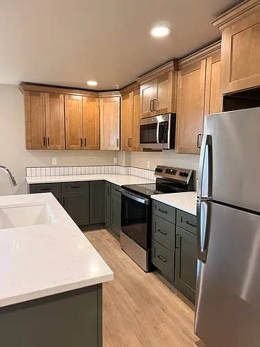 140 Hansen St E #3 Photo 1
