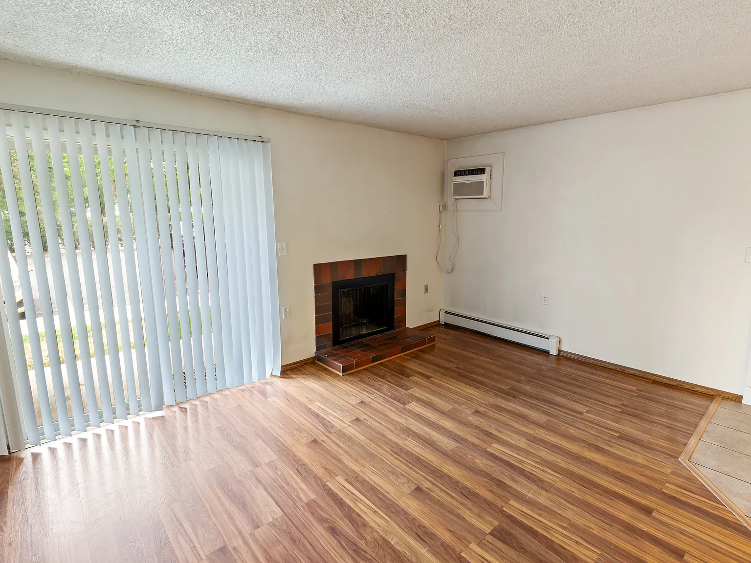 512 E Monroe Dr — Photo 3