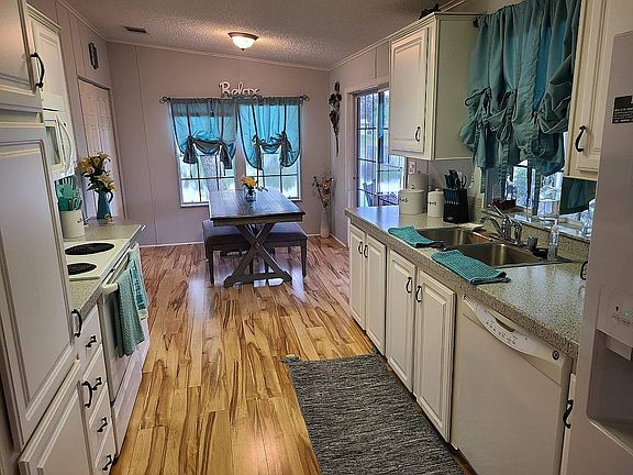 5th image of 110 Cypress Grove Ln