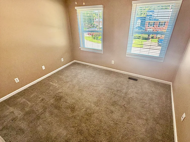 606 Crown Point Dr — Photo 16