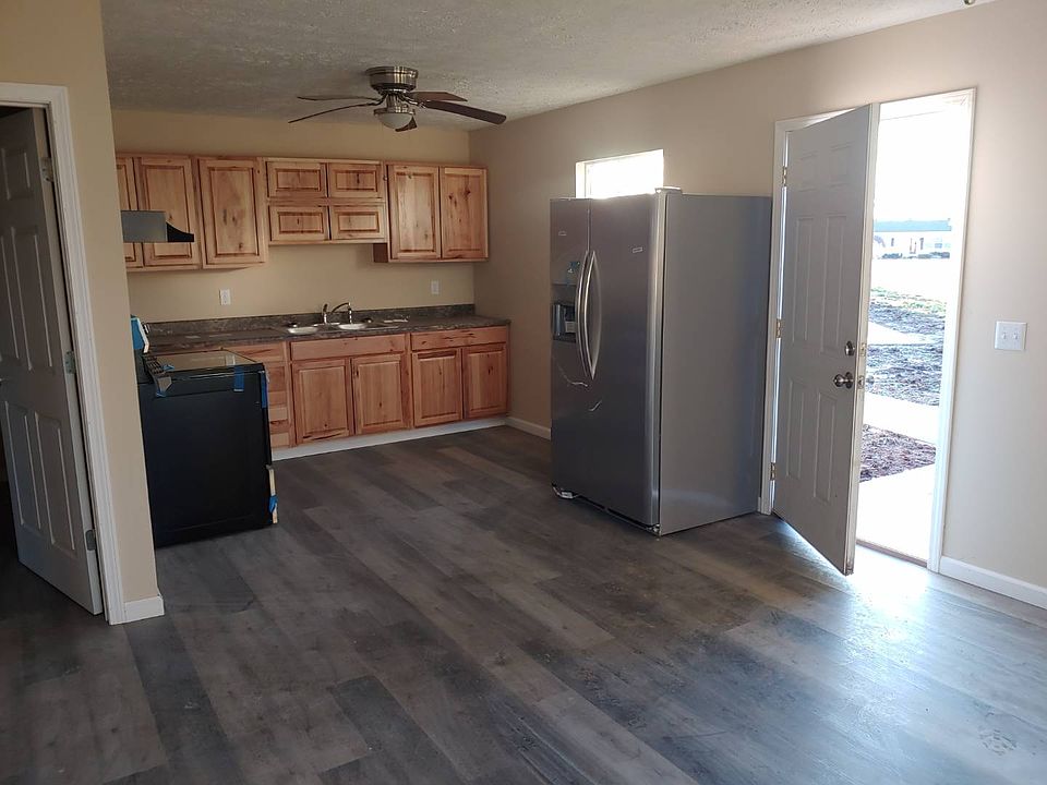 2nd image of 180 Scott Dr