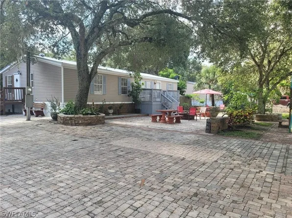 531 S Davis St, Labelle, FL 33935