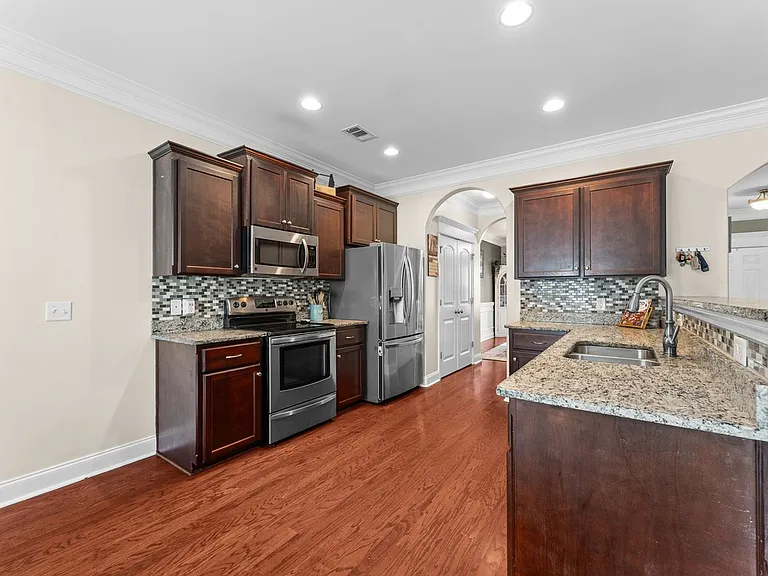 108 Saratoga Dr — Photo 8